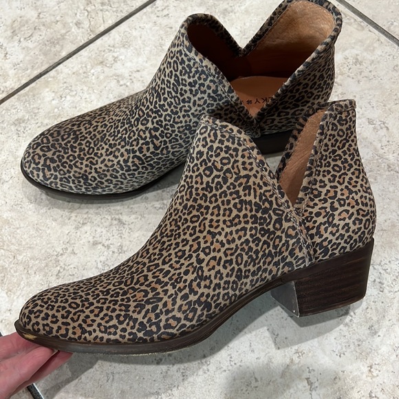 Lucky Brand leopard cheetah ankle boots size 8M 38 1/2. Leather Upper - Picture 2 of 7